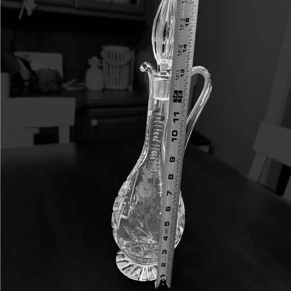 Vintage Crystal Decanter Set with 5 Cordial Glasses - Picture 5 of 10